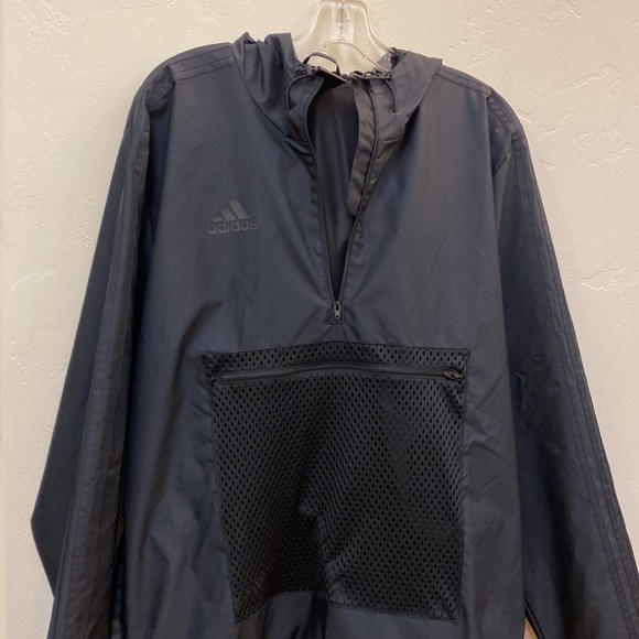 adidas windbreaker, ideal for running - Picture 5 of 6
